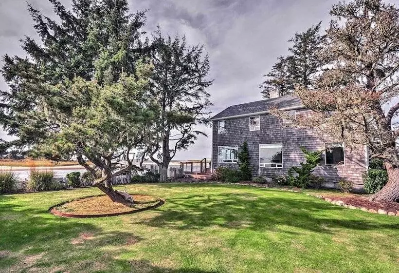 Waterfront Seaside Beach Home W/ Views & Hot Tub!