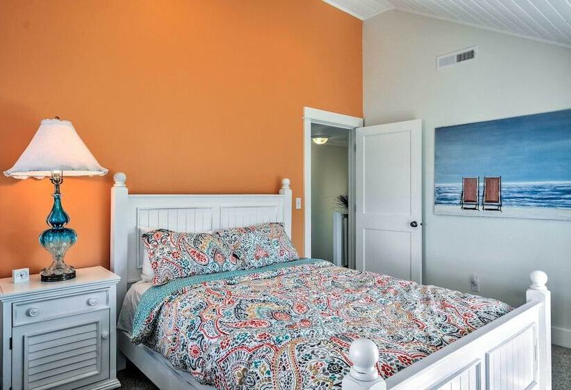 Waterfront Seaside Beach Home W/ Views & Hot Tub!