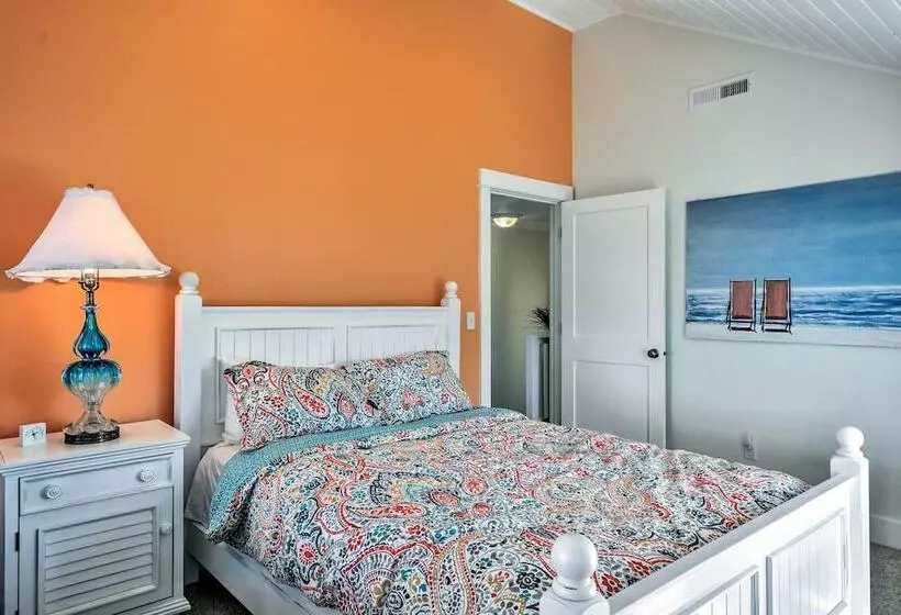 Waterfront Seaside Beach Home W/ Views & Hot Tub!