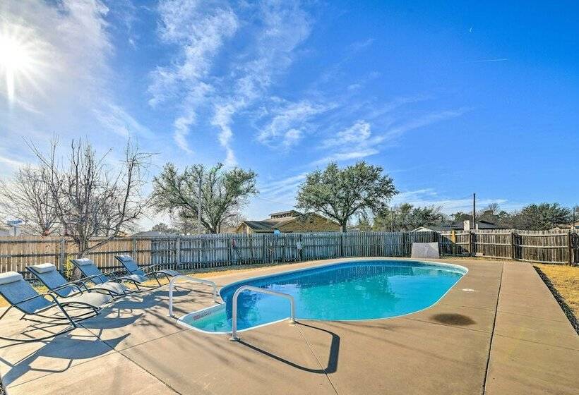 2 Mi To Lake: Home W/ Game Room, Pool & Fast Wifi!