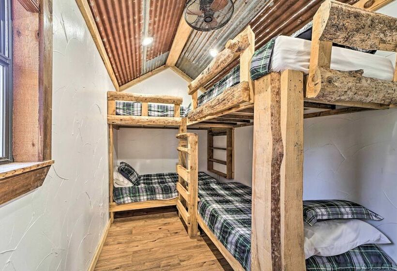 Wilburton Cabin W/ Fire Pit, Mountain Views!