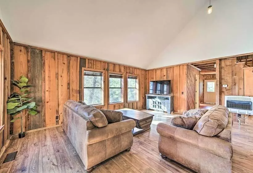 Wilburton Cabin W/ Fire Pit, Mountain Views!