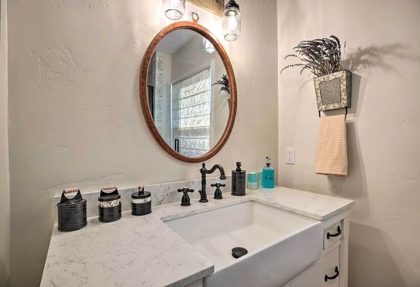 Vintage Bishop House In Downtown W/ Porch Swing!