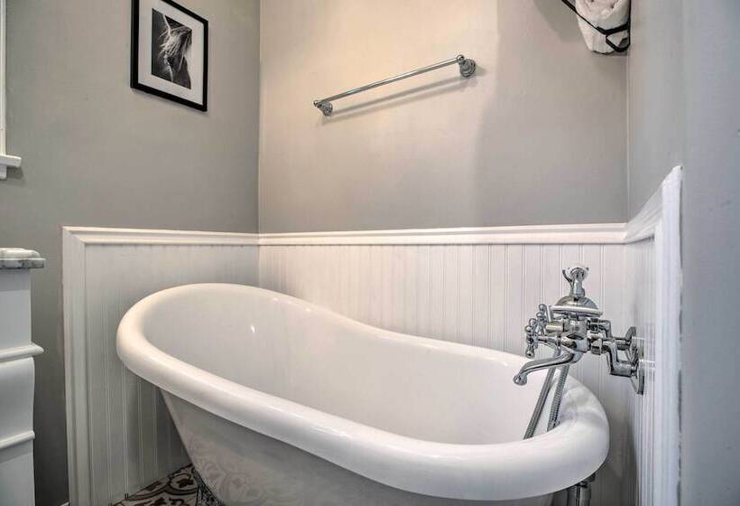 Vintage Bishop House In Downtown W/ Porch Swing!