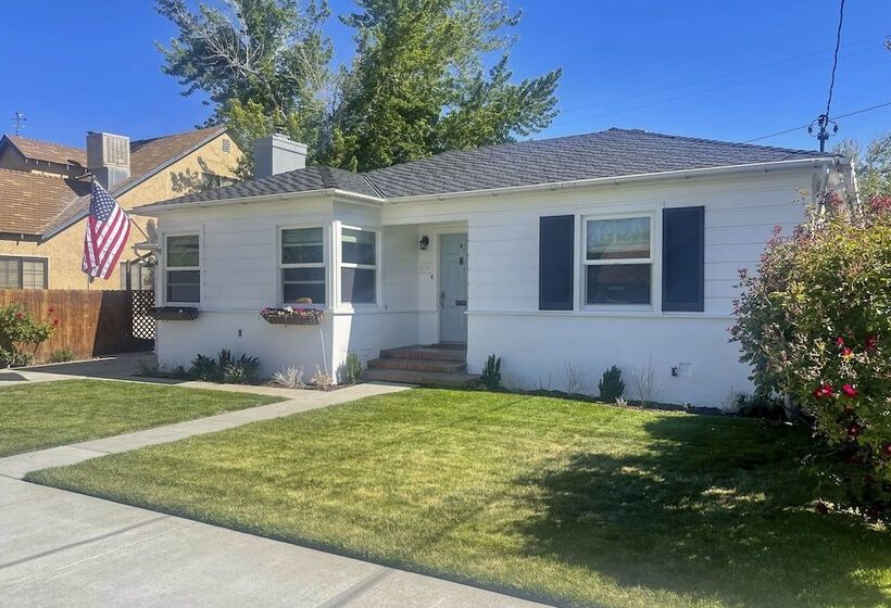 Vintage Bishop House In Downtown W/ Porch Swing!
