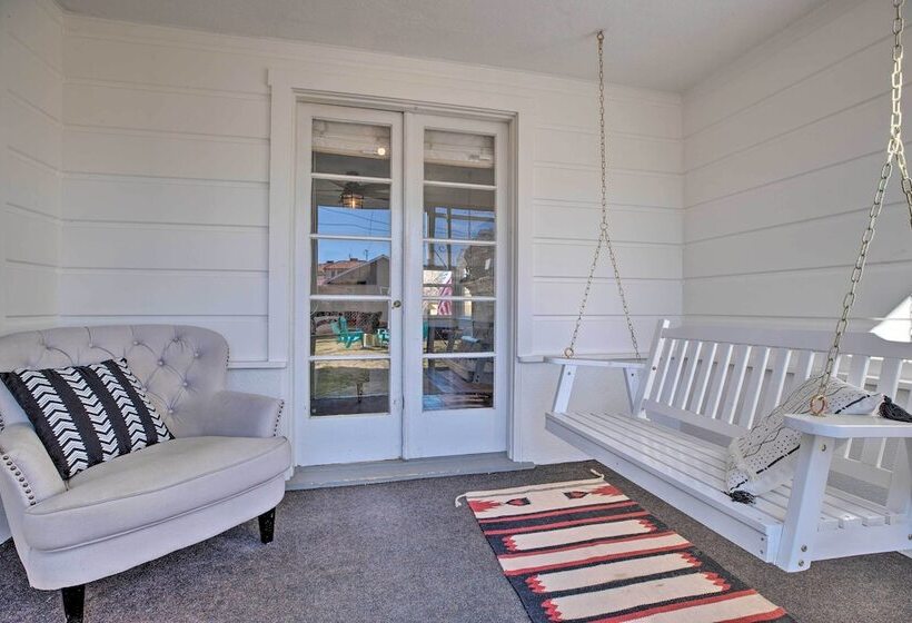 Vintage Bishop House In Downtown W/ Porch Swing!