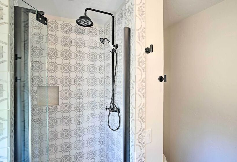 Vintage Bishop House In Downtown W/ Porch Swing!