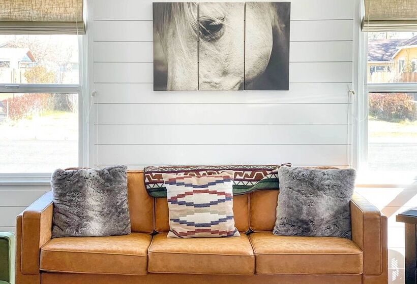 Vintage Bishop House In Downtown W/ Porch Swing!