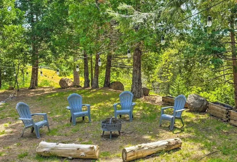 10 Acres W/ Stunning Views: Apple Hill Home!