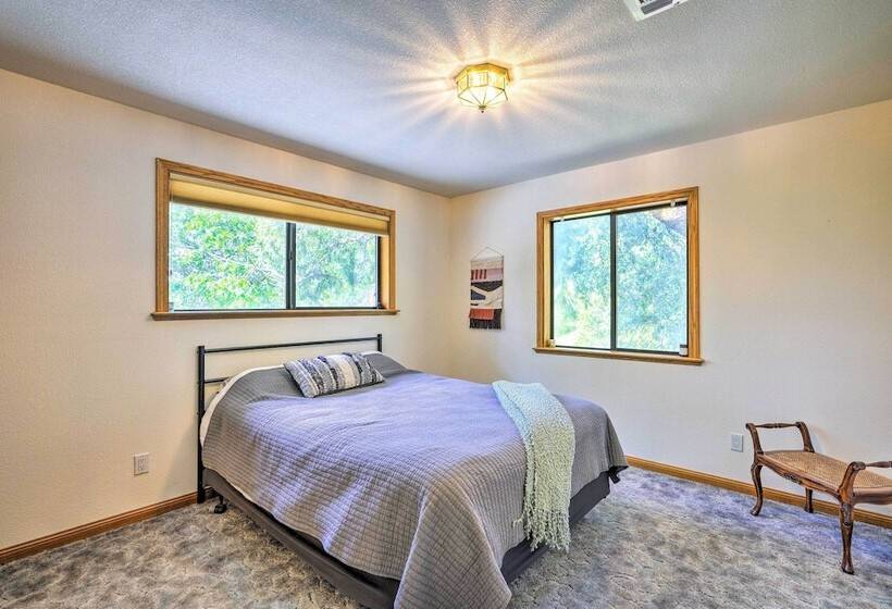 10 Acres W/ Stunning Views: Apple Hill Home!