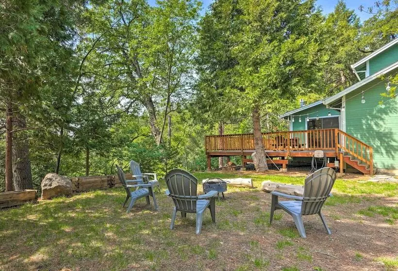 10 Acres W/ Stunning Views: Apple Hill Home!