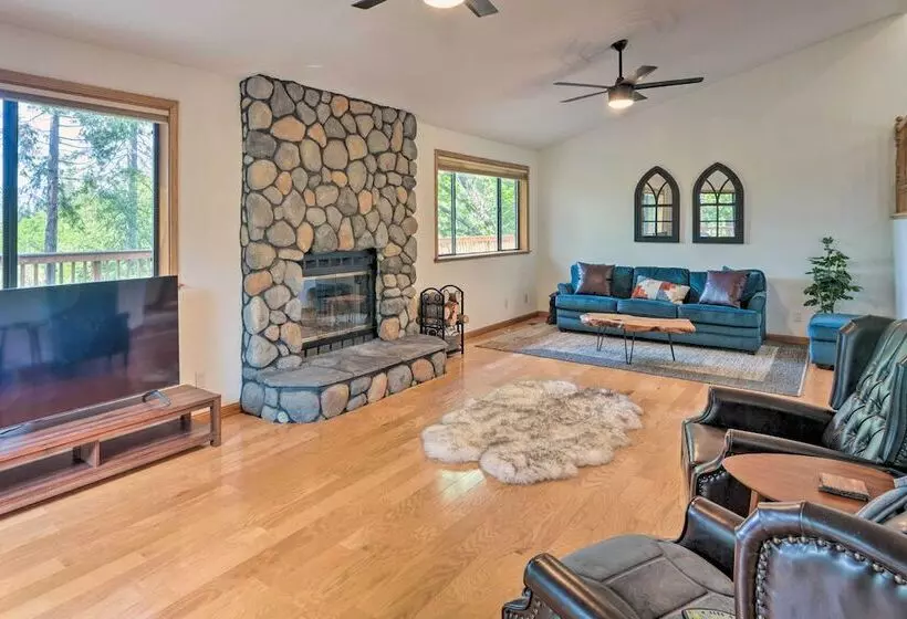 10 Acres W/ Stunning Views: Apple Hill Home!