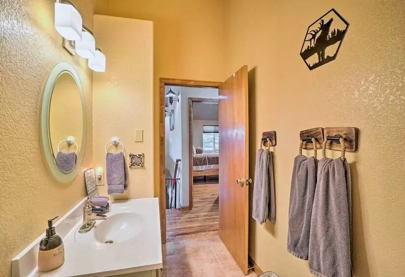 Bailey Getaway W/ Hot Tub & Game Room!