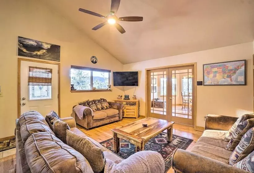 Bailey Getaway W/ Hot Tub & Game Room!