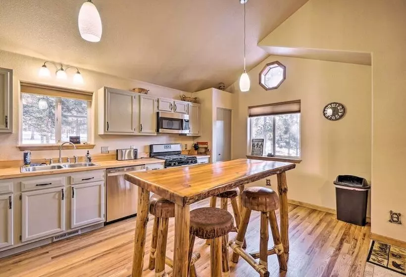 Bailey Getaway W/ Hot Tub & Game Room!