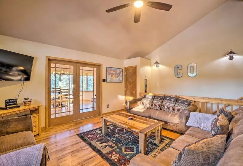 Bailey Getaway W/ Hot Tub & Game Room!