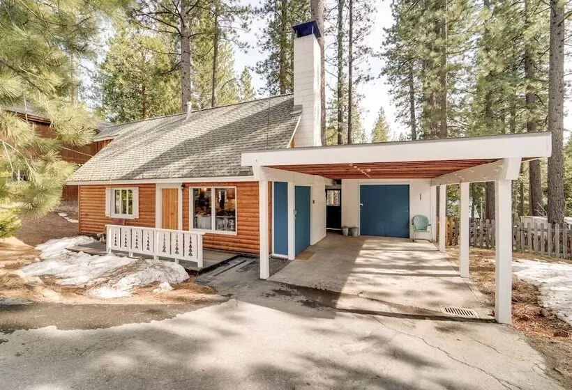 Boutique + Artsy Log Cabin In North Lake Tahoe!
