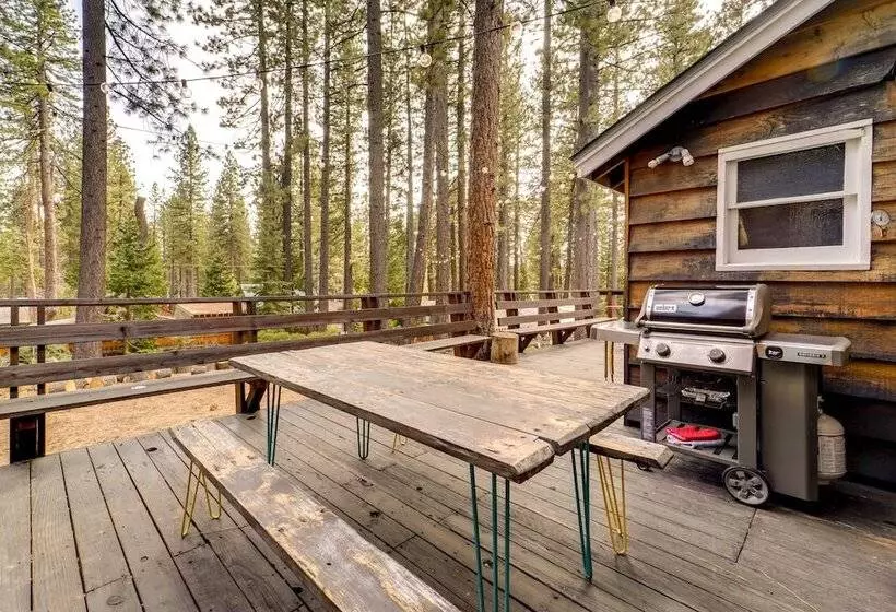 Boutique + Artsy Log Cabin In North Lake Tahoe!