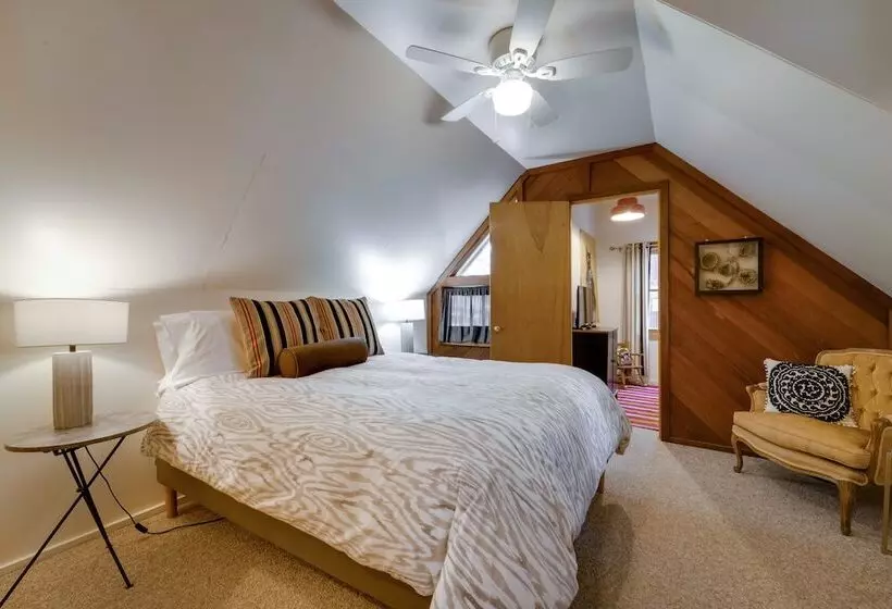 Boutique + Artsy Log Cabin In North Lake Tahoe!