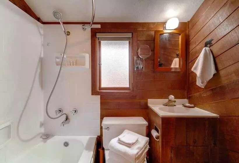 Boutique + Artsy Log Cabin In North Lake Tahoe!