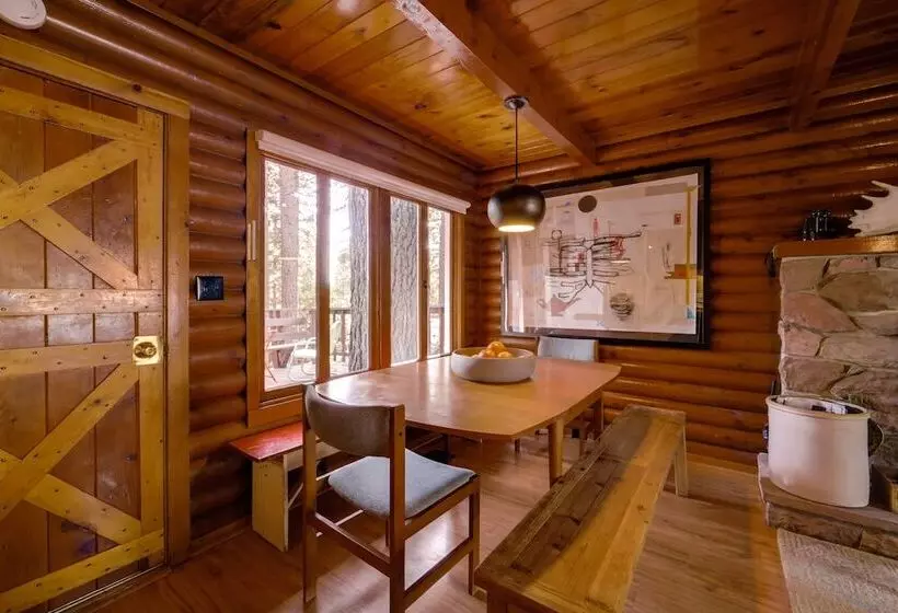 Boutique + Artsy Log Cabin In North Lake Tahoe!