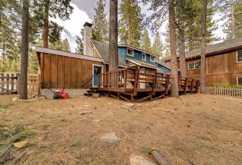 Boutique + Artsy Log Cabin In North Lake Tahoe!