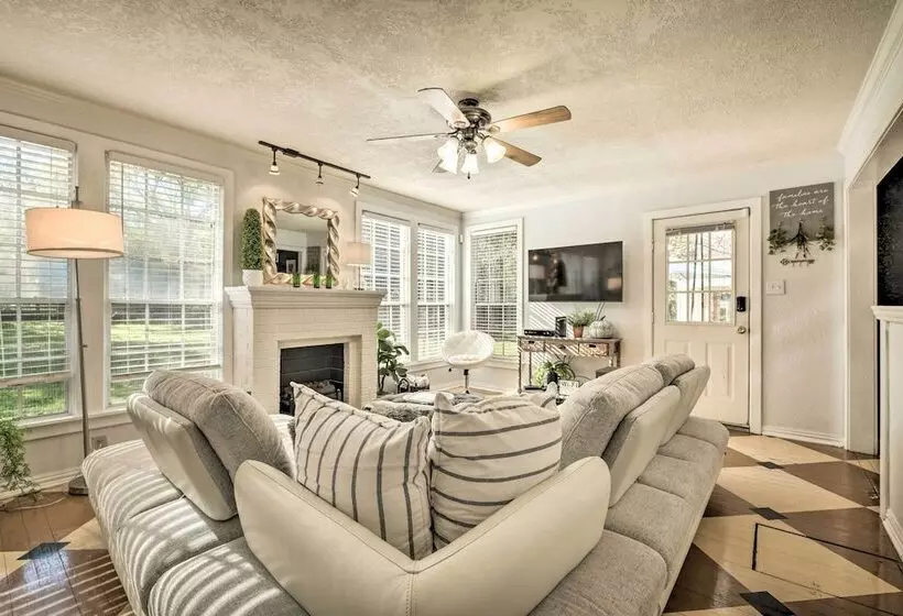 1 Mi To Dtwn: Family Friendly Brenham Bungalow!
