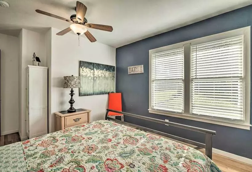 1 Mi To Dtwn: Family Friendly Brenham Bungalow!