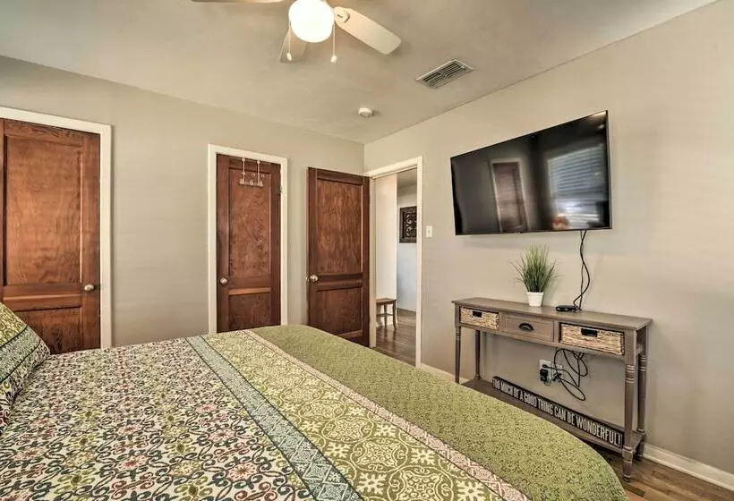 1 Mi To Dtwn: Family Friendly Brenham Bungalow!