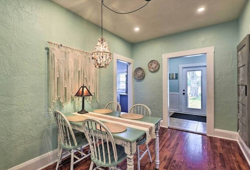 Bright Bradenton Retreat: 1 Mi To Downtown!