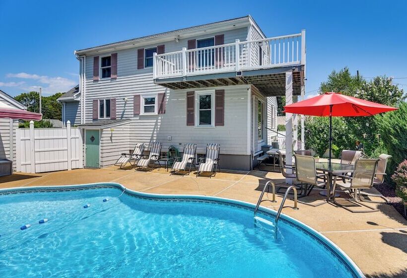 Bristol Home W/ Pool ~ 3 Mi To Dtwn & Beach!