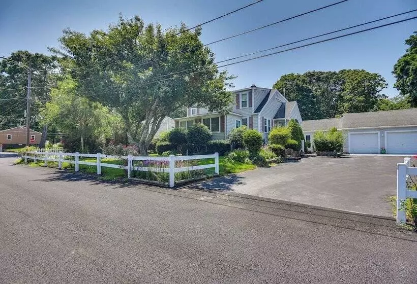 Bristol Home W/ Pool ~ 3 Mi To Dtwn & Beach!