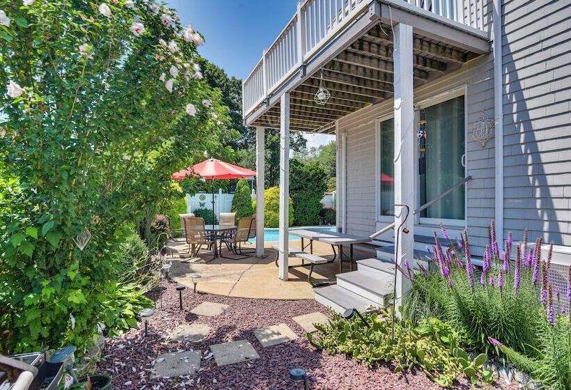 Bristol Home W/ Pool ~ 3 Mi To Dtwn & Beach!