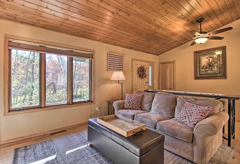 Cabin W/ Fire Pit & Movie Room, 1 Mi To Lake