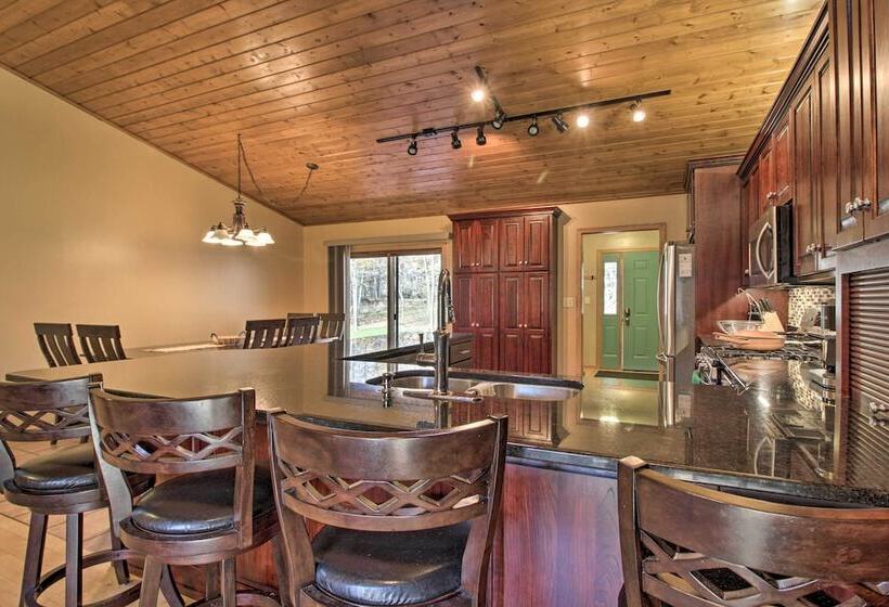 Cabin W/ Fire Pit & Movie Room, 1 Mi To Lake