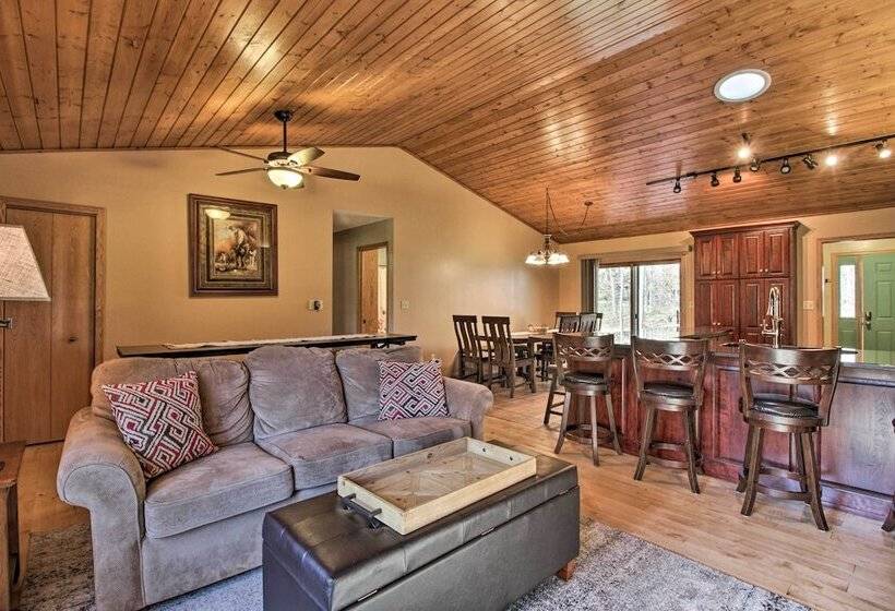 Cabin W/ Fire Pit & Movie Room, 1 Mi To Lake