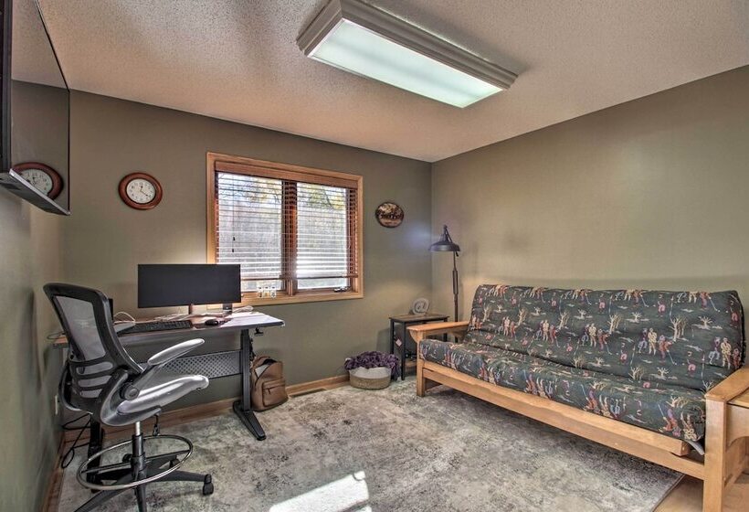 Cabin W/ Fire Pit & Movie Room, 1 Mi To Lake