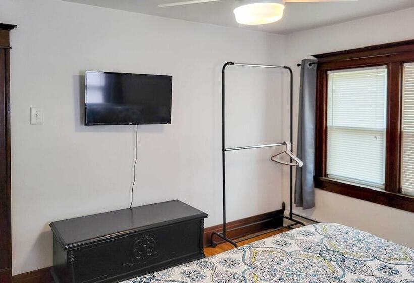 Walk To Lake Superior: Ontonagon Home W/ Fire Pit!