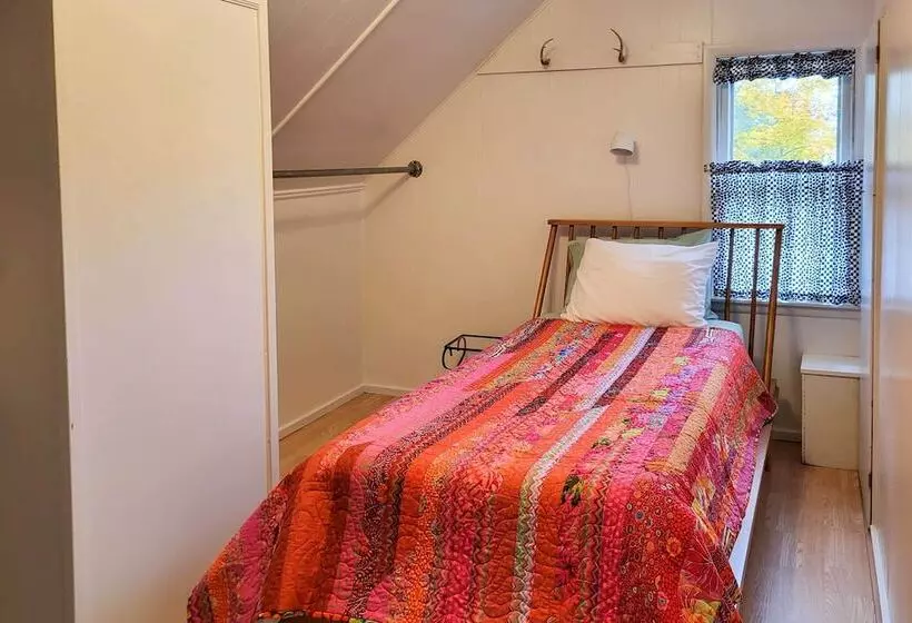 Walk To Lake Superior: Ontonagon Home W/ Fire Pit!