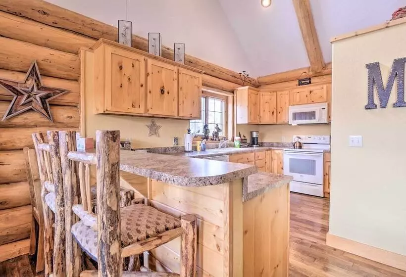 Mountain Views & Fire Pit: Granby Retreat!