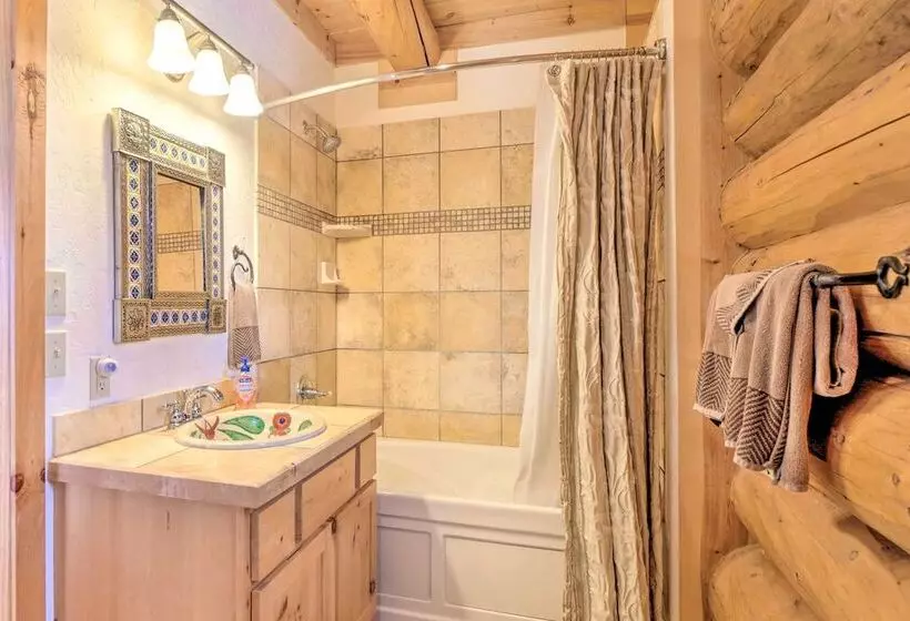 Mountain Views & Fire Pit: Granby Retreat!