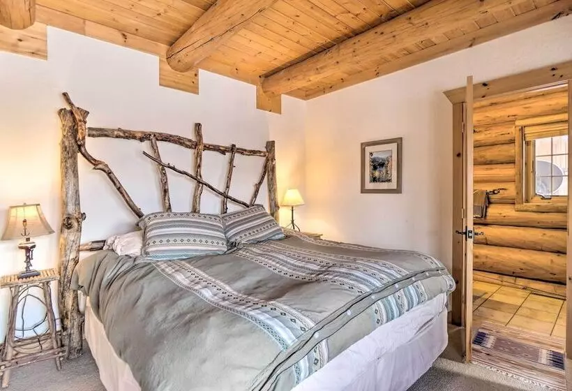 Mountain Views & Fire Pit: Granby Retreat!