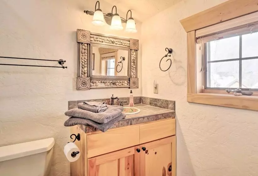 Mountain Views & Fire Pit: Granby Retreat!