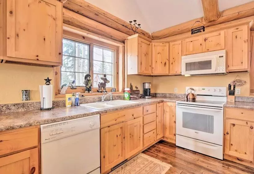 Mountain Views & Fire Pit: Granby Retreat!