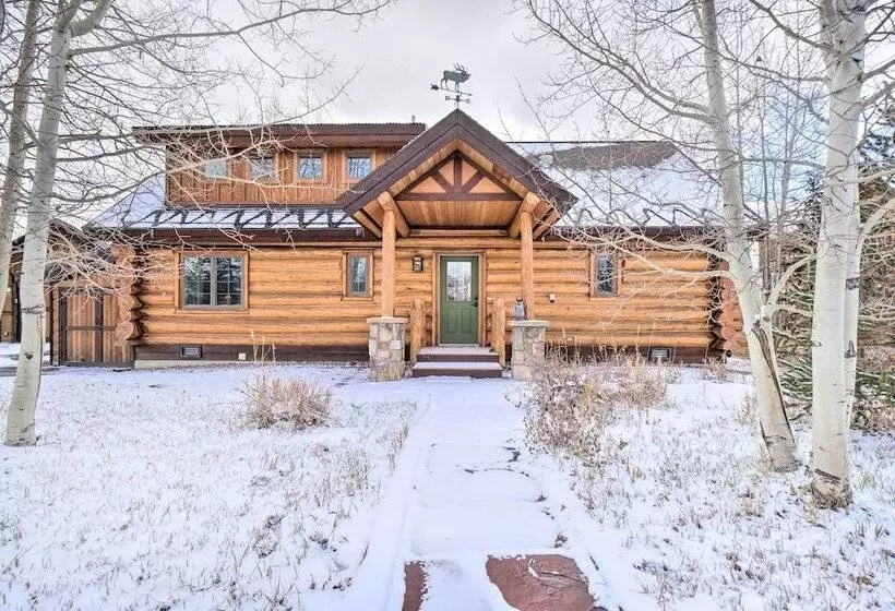 Mountain Views & Fire Pit: Granby Retreat!