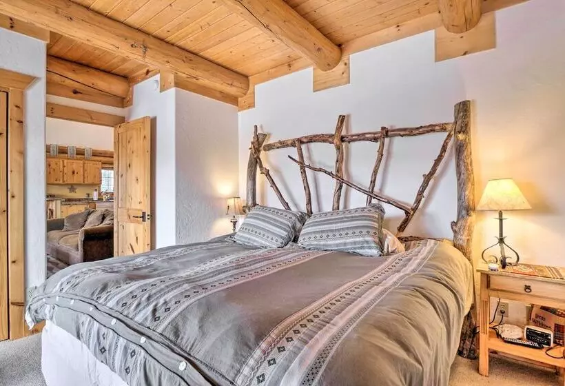 Mountain Views & Fire Pit: Granby Retreat!