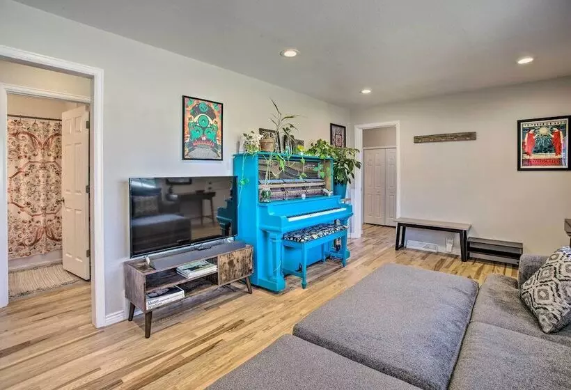 Centrally Located Aurora Home W/ Covered Patio