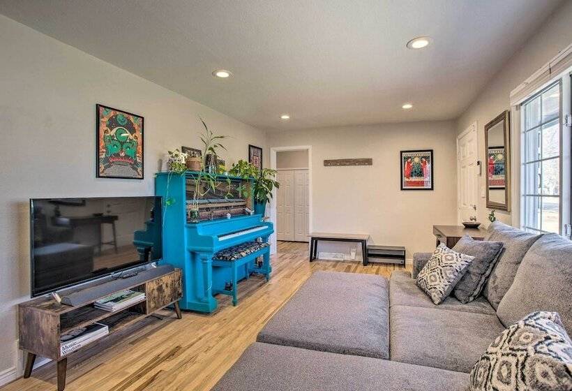 Centrally Located Aurora Home W/ Covered Patio