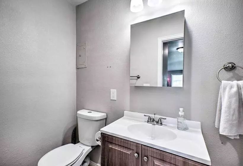 Centrally Located Aurora Home W/ Covered Patio