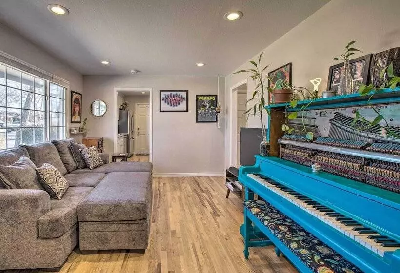 Centrally Located Aurora Home W/ Covered Patio